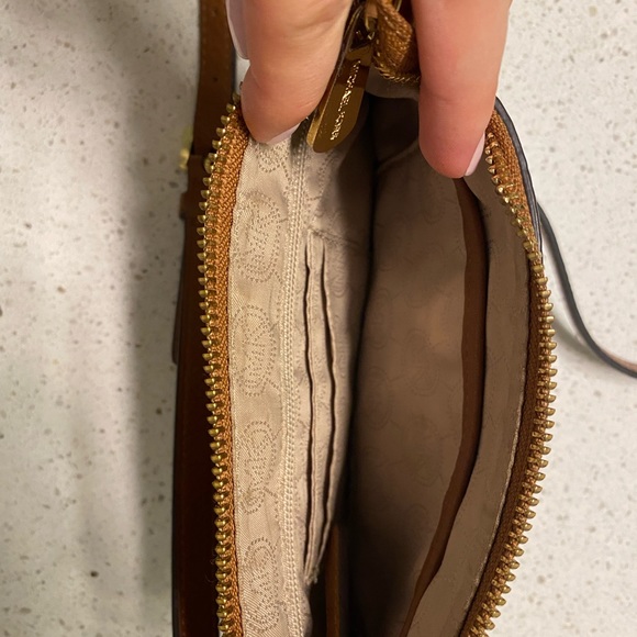 Michael Kors purse - Picture 3 of 7